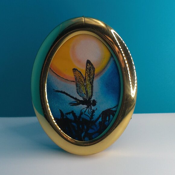 Mini Dragonfly 2.5"x3.5" within a new oval golden / shiny metal Frame - Picture 2 of 9
